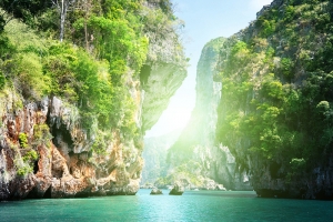 峡谷河流木地板观景台