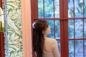 刘奕宁 连衣裙包臀打底裙 美腿 全面屏手机壁纸
