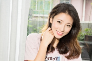 灿烂笑容美女妮子3840x2160桌面壁纸