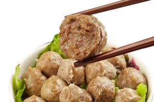 筷子夹牛肉丸