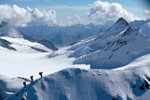雪山攀登背景