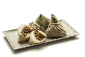 盘子中的粽子