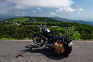 摩托车 自行车 黑色 道路 山脉 4k壁纸 3840x2160