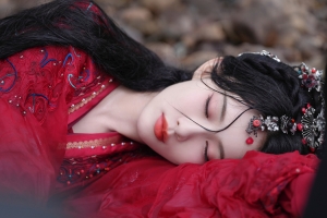 红色古风美女孟子义4K壁纸