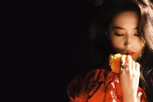 刘亦菲闭眼花唯美4K壁纸3840x2400