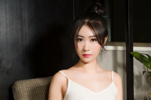 美女模特小鹿4k壁纸