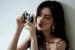 长发美女 相机 4k桌面壁纸