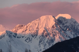 山 峰 雪 日落 浅色 4k壁纸 3840x2160