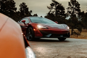  mclaren 汽车 超级跑车 红色 灯光 大灯 4k壁纸 3840x2160