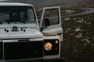 路虎卫士 路虎 汽车 白色 suv 道路 4k壁纸 3840x2160