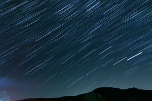 长曝光 星星 星空 山丘 夜间 4k壁纸 3840x2160