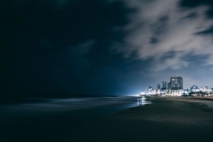 夜城 海滩 夜晚 天空 阴天 云 4k壁纸 3840x2160