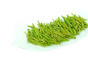 盘子里的茶叶嫩芽
