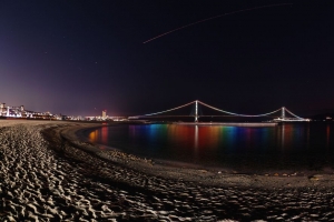 大桥 夜晚 背光 反射 海岸 4k壁纸 3840x2160