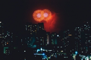 城市 礼炮 烟花 4k壁纸 3840x2160