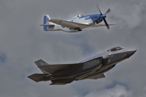 F-35A MUSTANG,p 51d战斗机,空中飞行图片
