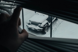 窗户 百叶窗 汽车 suv 雪地 4k壁纸 3840x2160