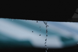 雨 水 喷射 滴 4k壁纸 3840x2160