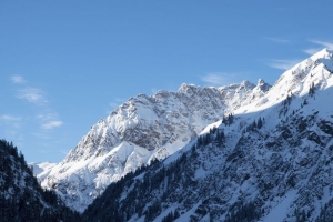 山 雪 斜坡 树木 景观 4k壁纸 3840x2160