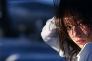 暗光风格 光影侧脸美女 4K壁纸 3840x2160