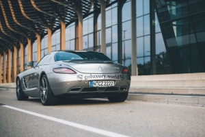 梅赛德斯-奔驰sls amg 梅赛德斯-奔驰amg 奔驰 后视 银色 跑车 4k壁纸 3840x2160