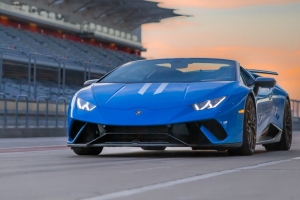 兰博基尼huracan 兰博基尼 汽车 蓝色 轨道 4k壁纸 3840x2160