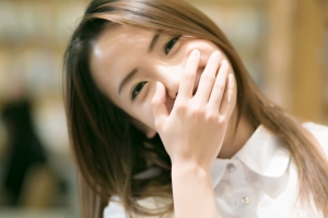 午后的甜美少女4K壁纸