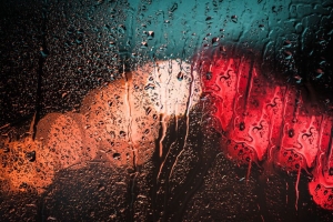 滴 玻璃 雨 眩光 散焦 模糊 宏观 4k壁纸 3840x2160