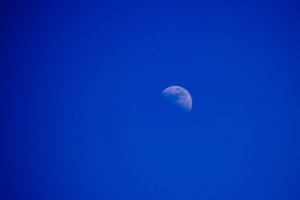 天空 月亮 极简主义 蓝色 4k壁纸 3840x2160