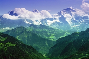 瑞士 伯尔尼阿尔卑斯山 少女峰4K风景壁纸