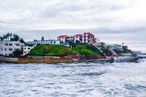 陆地 海岸 海洋 城市 波浪 4k壁纸 3840x2160