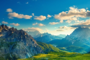 绿色山川背景