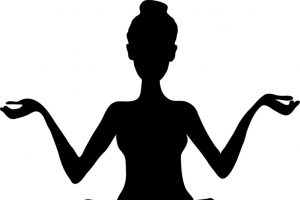 瑜伽静坐的女人剪影