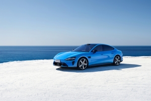 小米新一代SU7蓝色4K高清汽车壁纸3840x2160免费下载