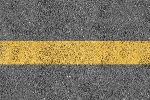 黄色道路标线近景