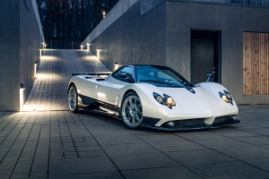 帕加尼Zonda F白色跑车3200x2000电脑壁纸