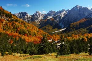 山脉 斜坡 山谷 树木 秋天 风景 自然 4k壁纸 3840x2160