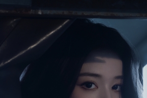 长卷发气质美女王楚然4K手机壁纸2160x3840