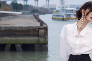 江边白色衬衫章若楠4K高清3440x1440带鱼屏横屏壁纸免费下载