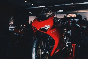  ducati panigale v2 ducati 摩托车 自行车 红色 大灯 4k壁纸 3840x2160
