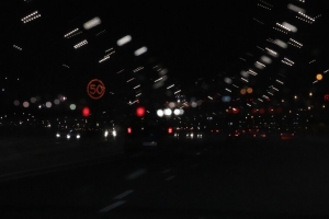 道路 夜晚 运动 灯光 眩光 模糊 4k壁纸 3840x2160