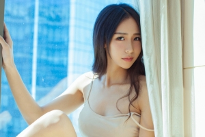 张辛苑 窗帘美女4k壁纸