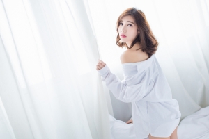Sandy陈天扬 白色睡衣美女 4K壁纸