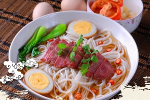 牛肉米线美食海报