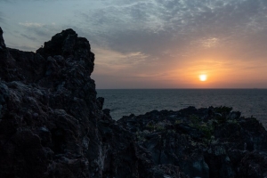 岩石 石头 日落 太阳 海洋 4k壁纸 3840x2160