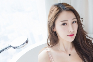 长发美女刘奕宁Lynn 3440x1440壁纸