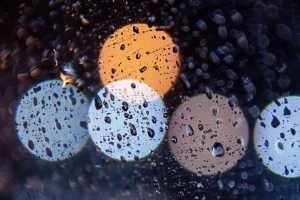 玻璃 水滴 雨水 微距 散焦 4k壁纸 3840x2160