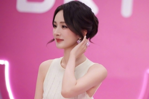 杨幂白色裙子 粉色背景 3440x1440带鱼屏壁纸