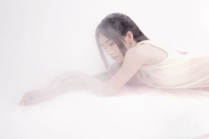 鞠婧祎白色背景唯美3840x1080美女双屏桌面壁纸