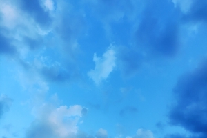 渐变的蓝色天空